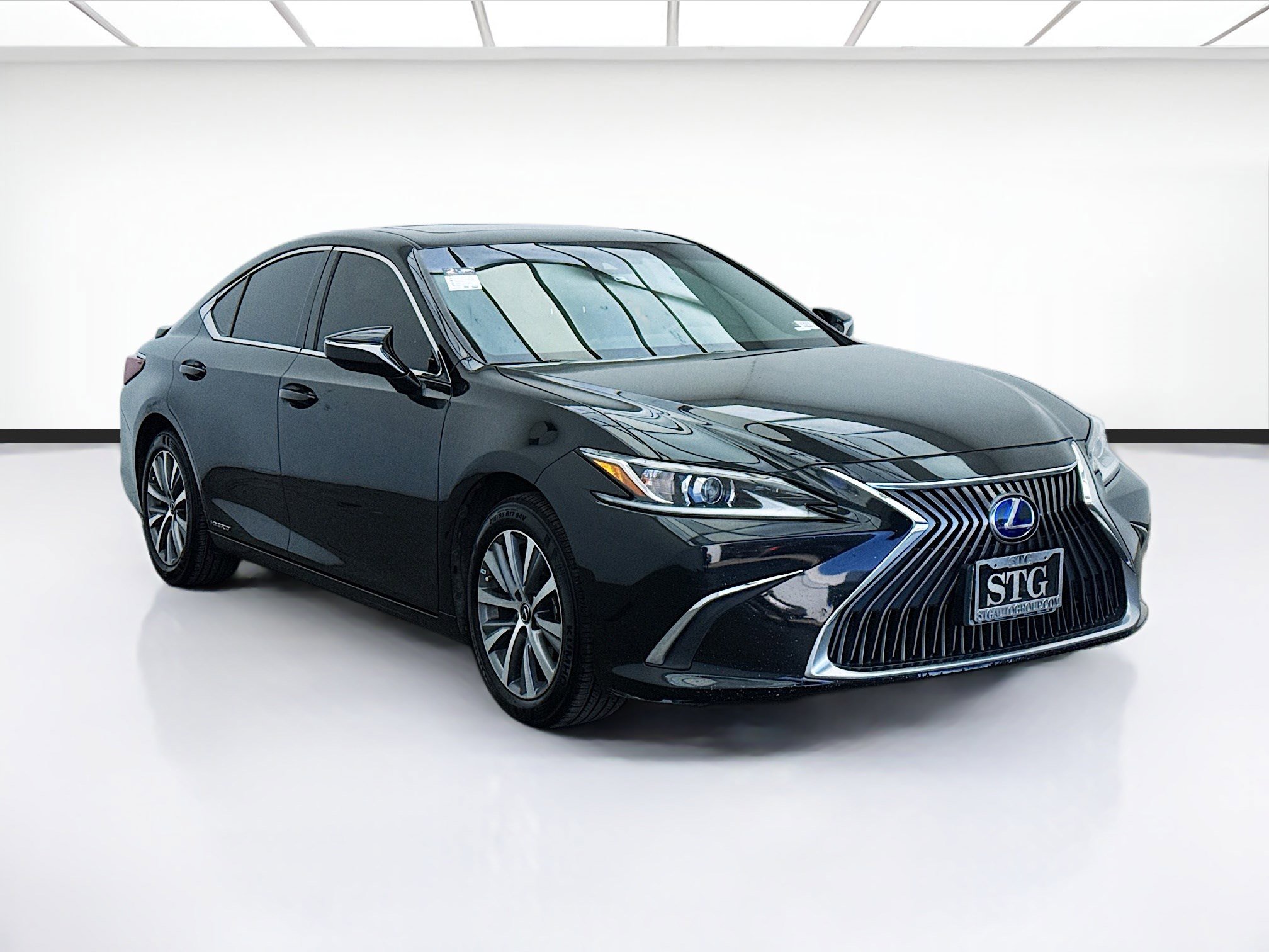 Used 2021 Lexus ES 300h w/ Accessory Package image 3