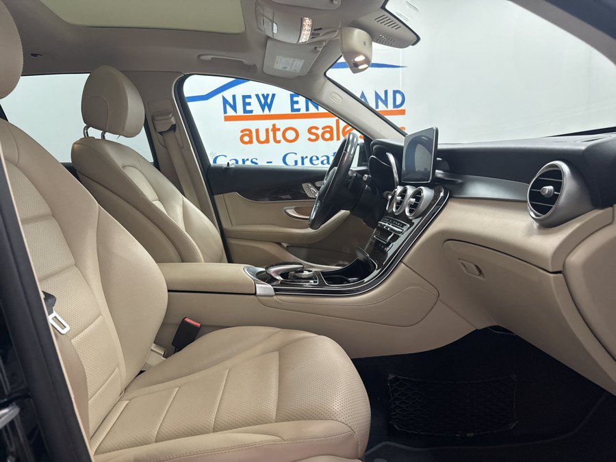 Used 2018 Mercedes-Benz GLC 300 4MATIC w/ Multimedia Package image 18