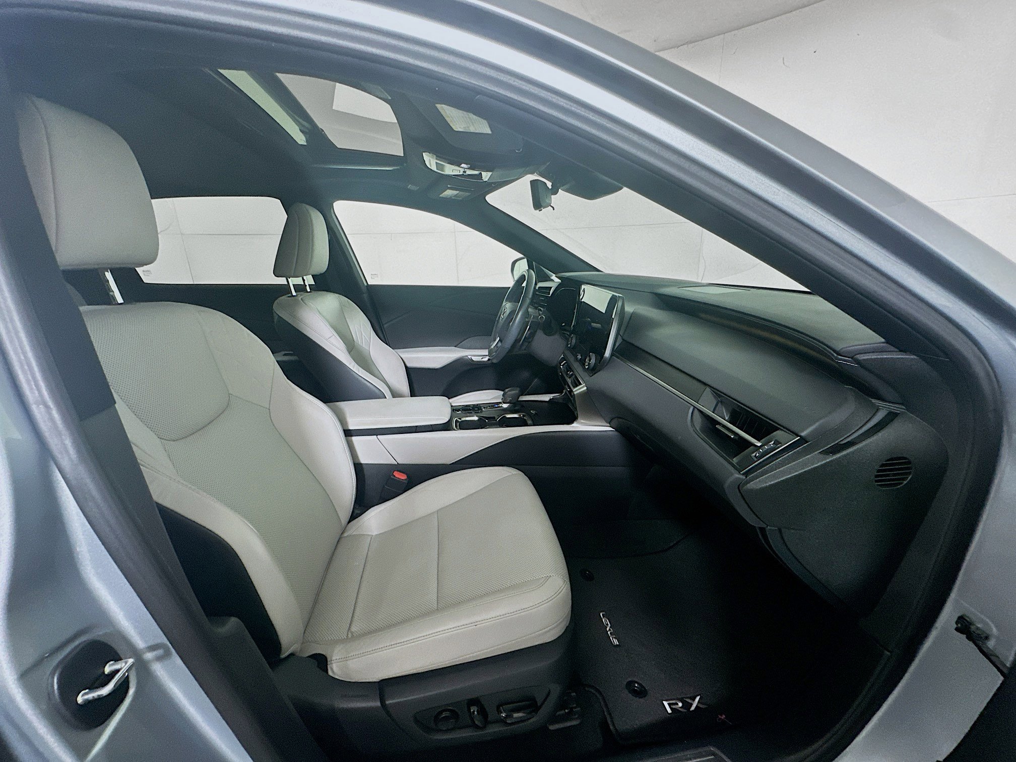 Used 2023 Lexus RX 350 Premium w/ Accessory Package (Z1) image 33