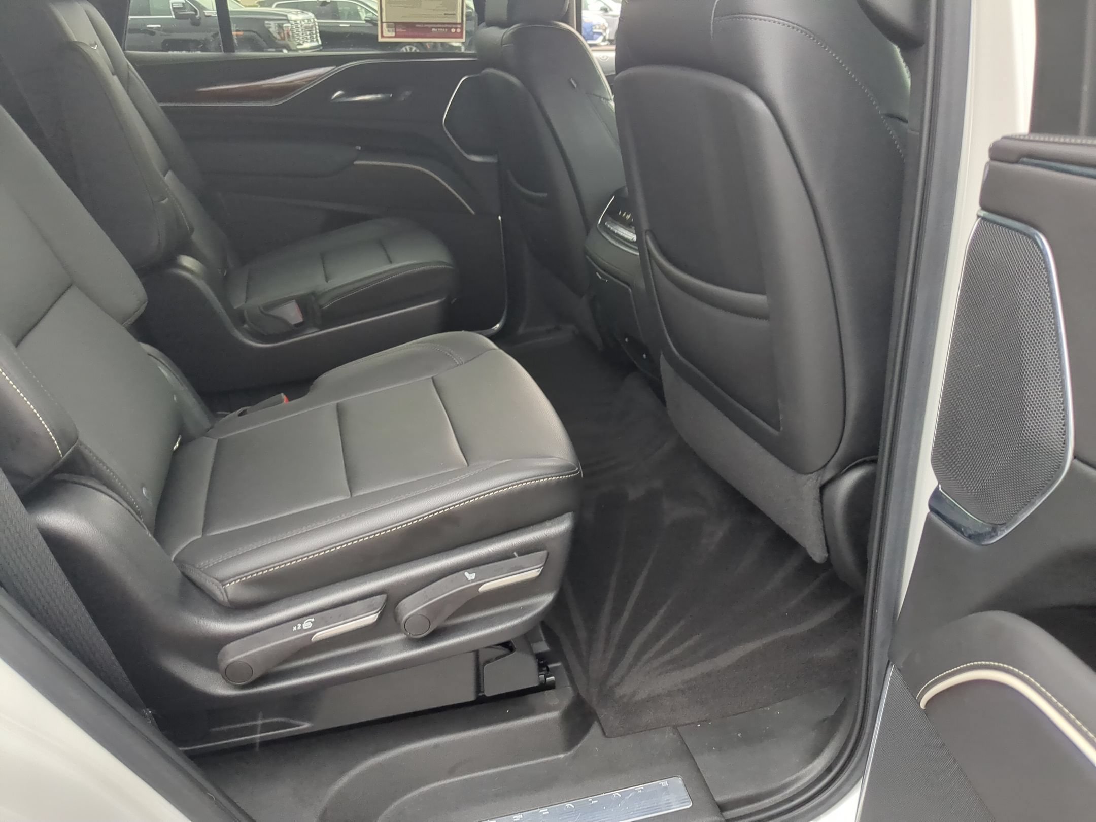 Certified 2022 Cadillac Escalade Luxury AWD/4WD image 26