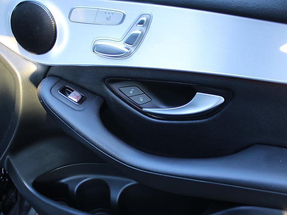 Used 2020 Mercedes-Benz GLC 300 w/ Premium Package image 20
