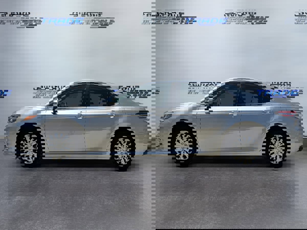 Used 2020 Toyota Camry LE image 8