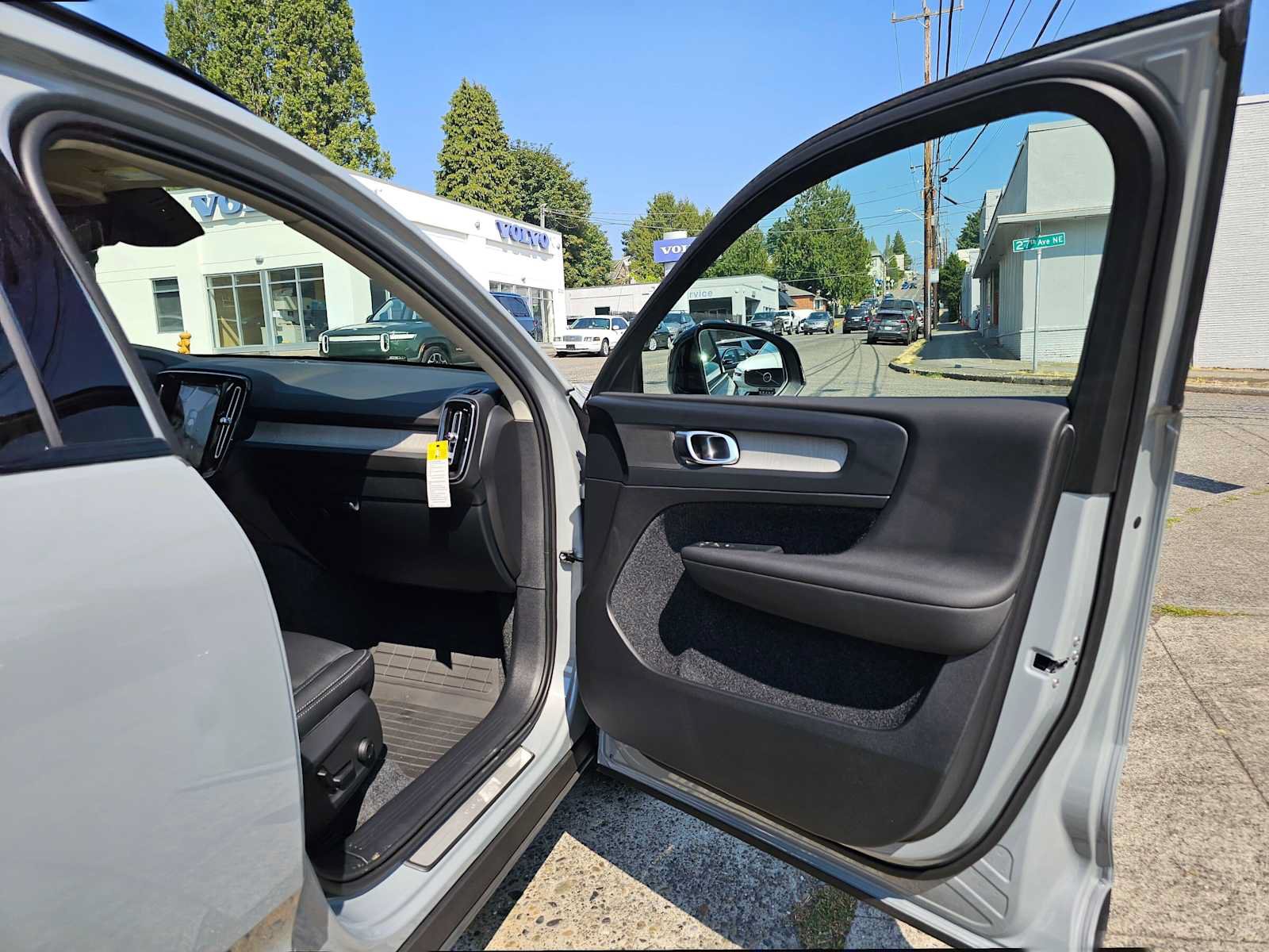 New 2026 Volvo XC40 B5 Plus w/ Protection Package Premier AWD/4WD image 10