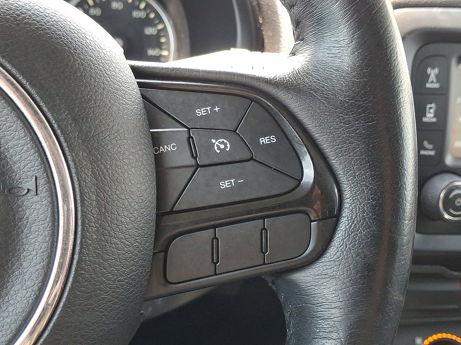 Used 2016 Jeep Renegade Latitude AWD/4WD image 24
