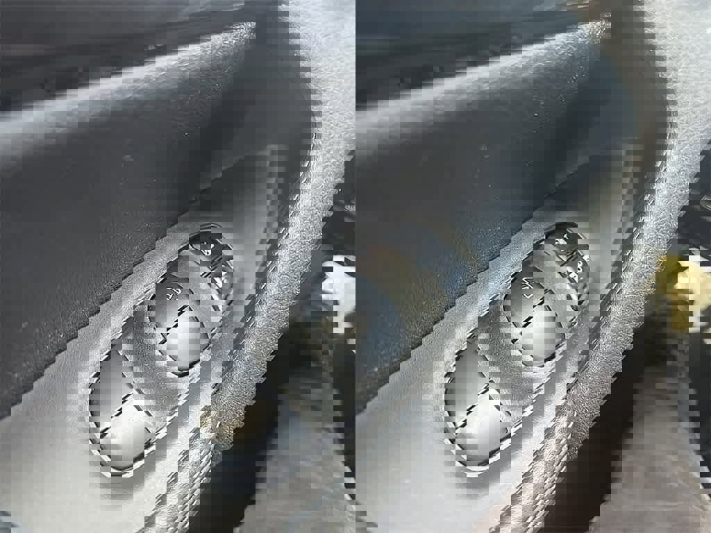 Used 2020 Nissan Rogue SV image 14