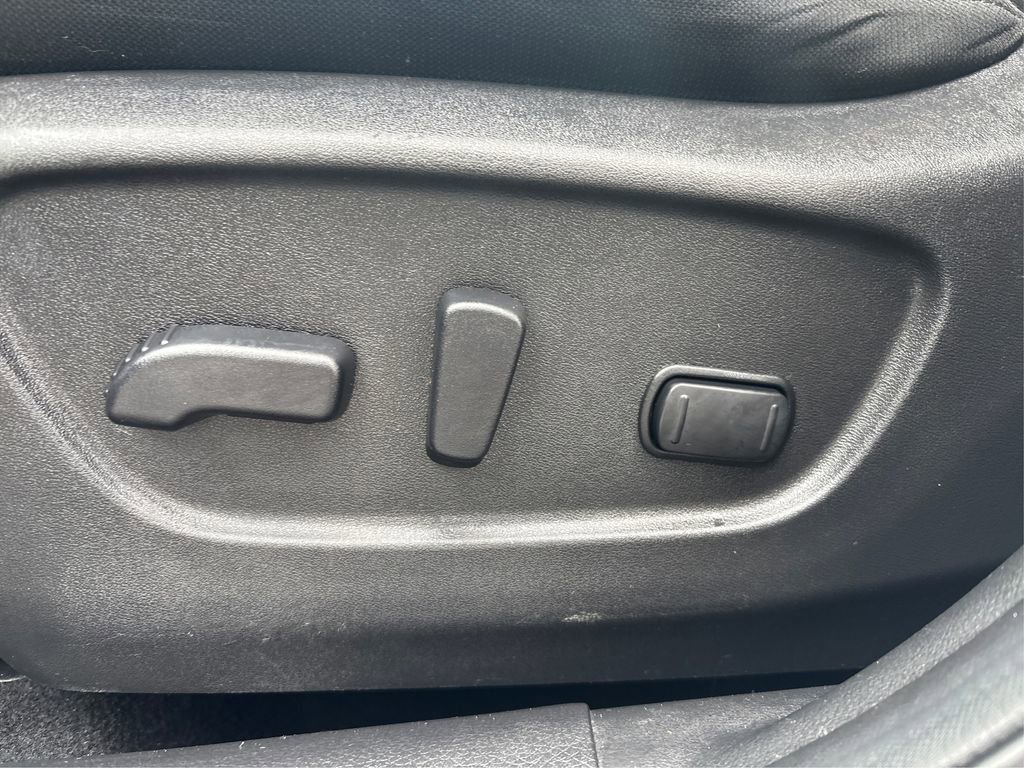 Used 2017 Nissan Rogue Sport SV AWD/4WD image 34