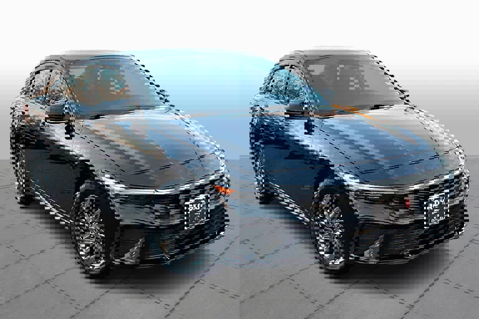 Used 2024 Hyundai Elantra SEL image 2