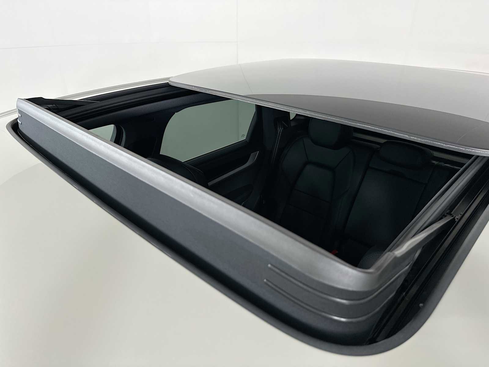 New 2025 Porsche Cayenne image 21