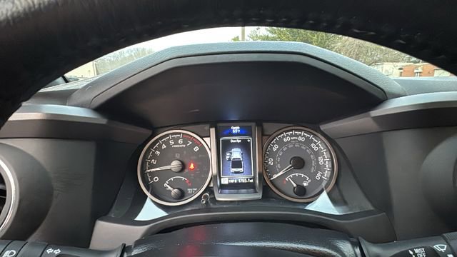 Used 2022 Toyota Tacoma TRD Off-Road image 17