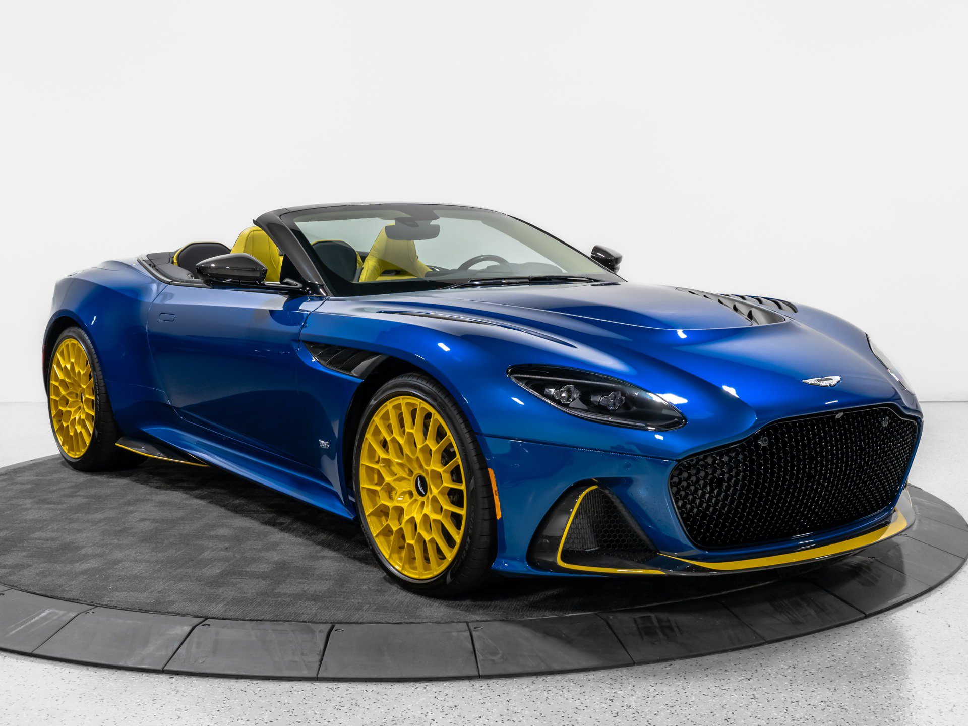 Used 2023 Aston Martin DBS Superleggera Volante RWD image 12