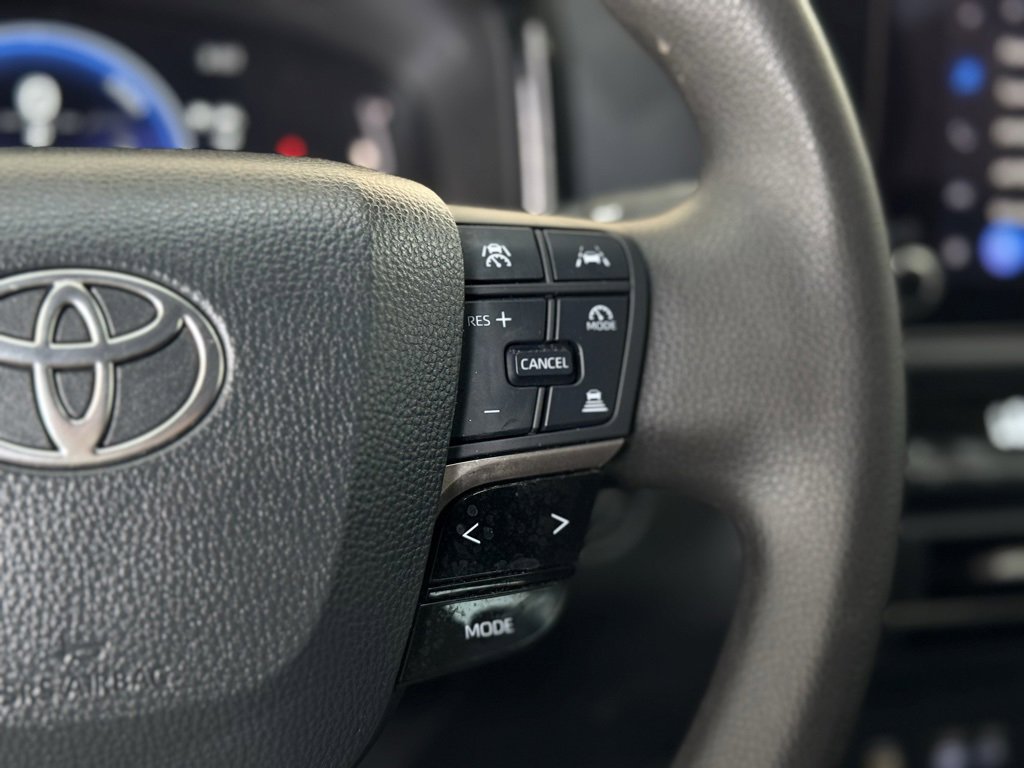 Used 2025 Toyota Camry LE image 27