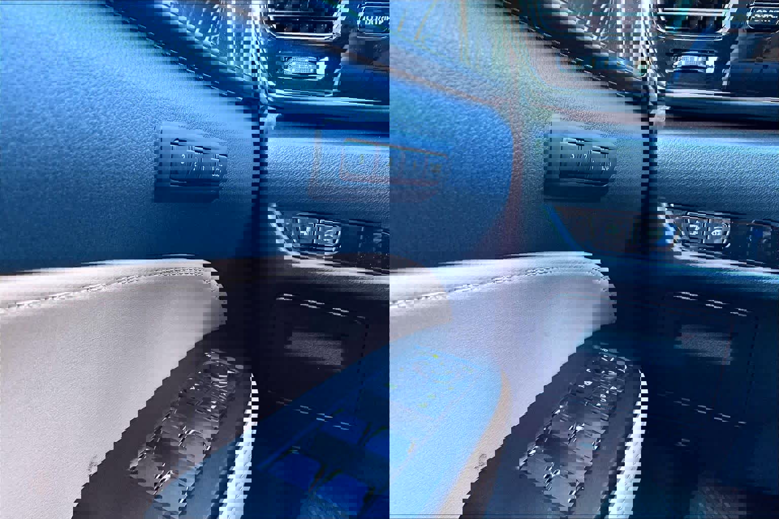 Certified 2025 Lexus NX 250 FWD w/ Premium Package image 35