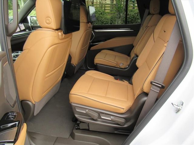 New 2026 Cadillac Escalade Luxury w/ LPO, Radiant Package AWD/4WD image 34