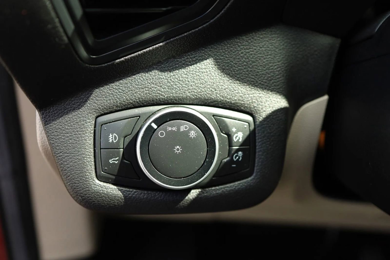 Used 2017 Ford Escape SE w/ SE Leather Comfort Package image 15