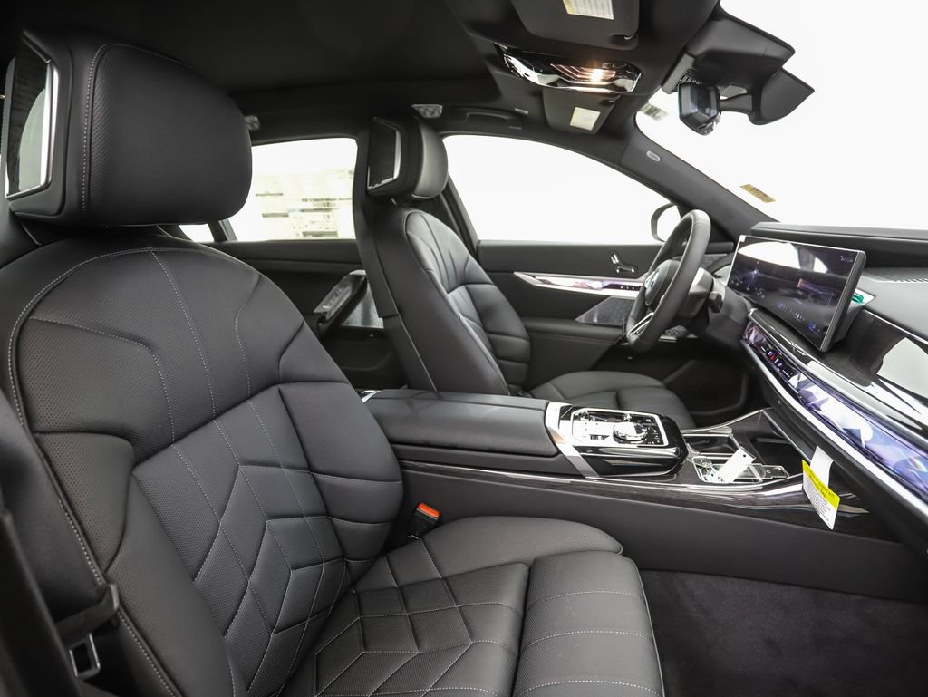 New 2026 BMW i7 xDrive60 w/ Premium Package AWD/4WD image 32