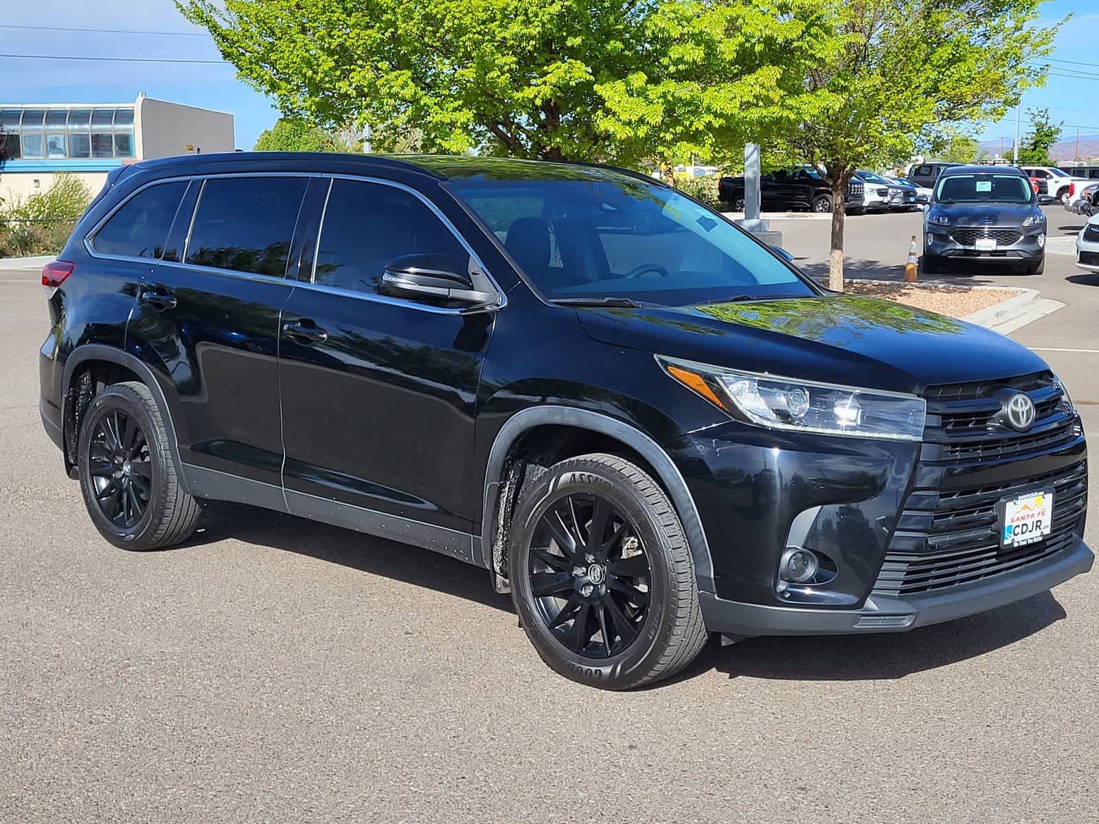 Used 2019 Toyota Highlander SE image 3