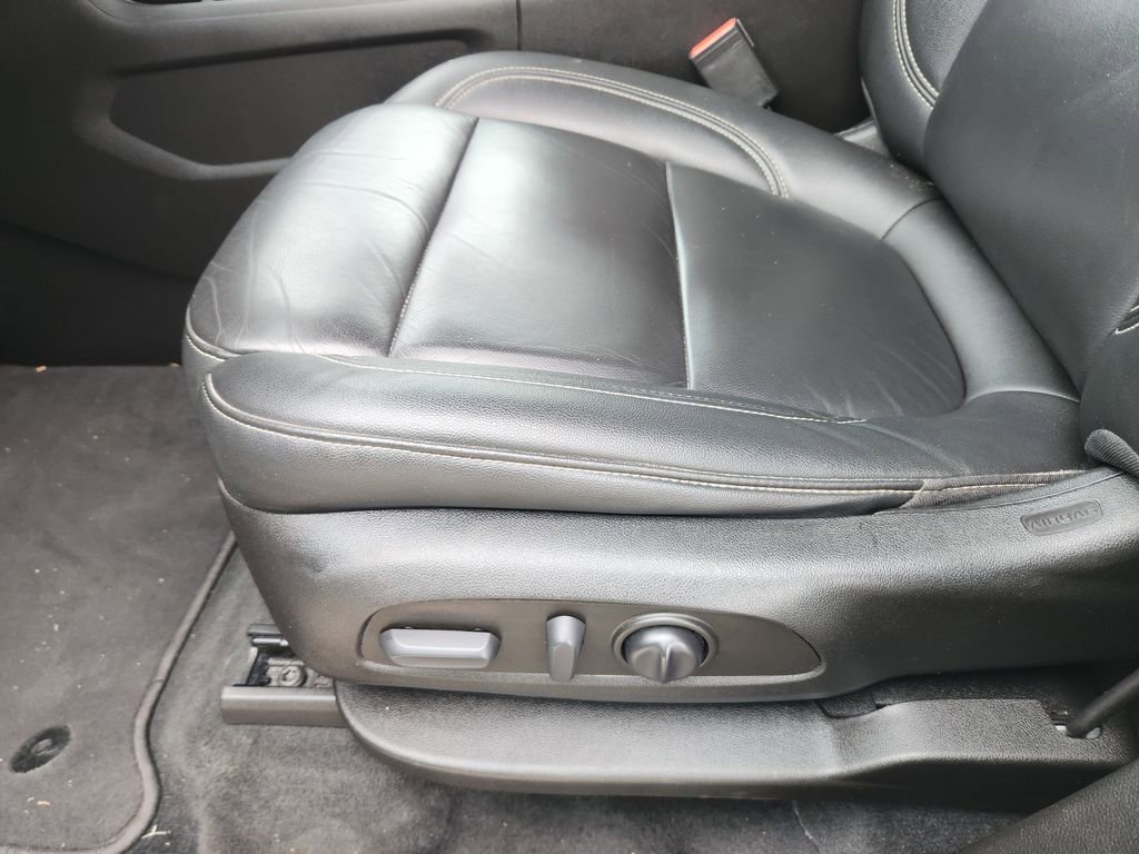 Used 2022 Chevrolet Traverse LT w/ LT Premium Package image 28