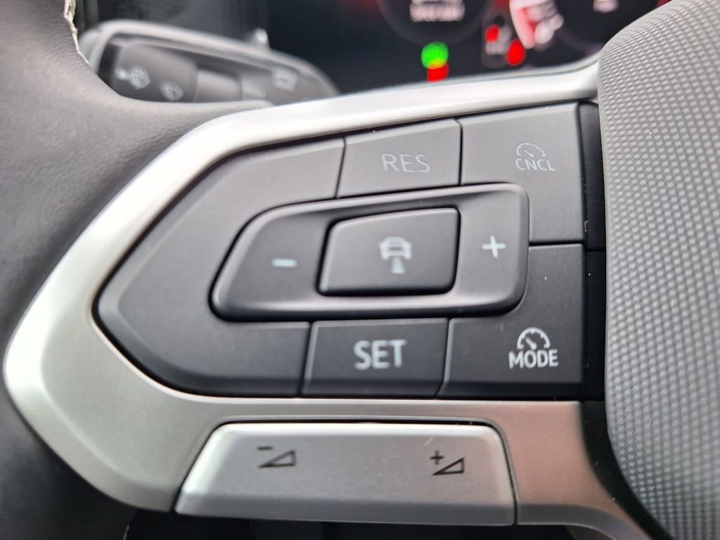 New 2026 Volkswagen Tiguan SE image 12