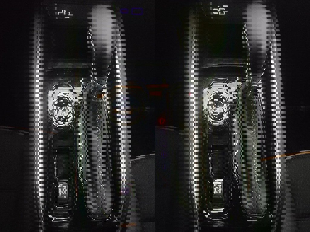 Used 2024 GMC Canyon AT4 w/ Technology Package image 18