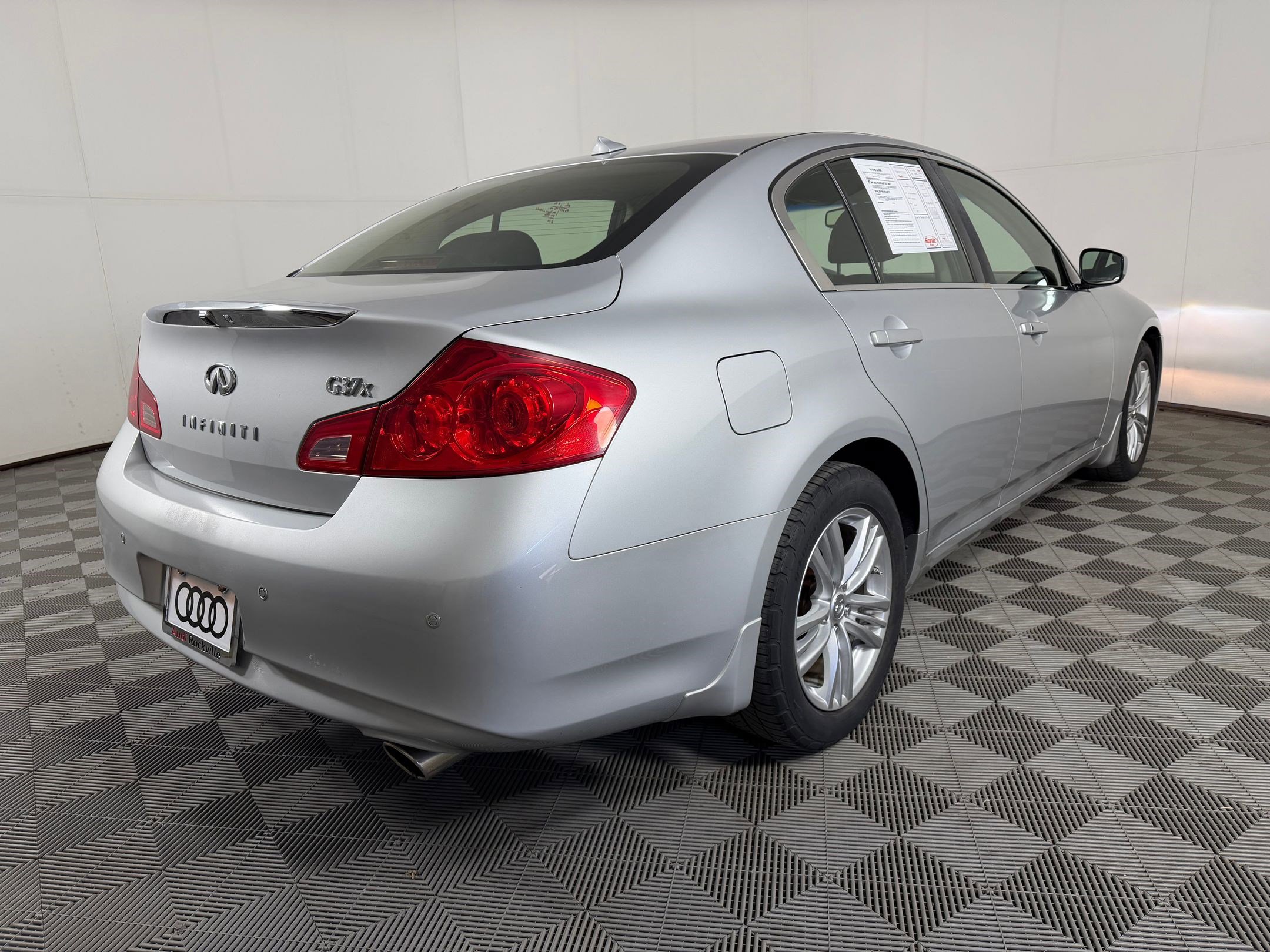 Used 2013 INFINITI G37 x w/ Premium Pkg image 9