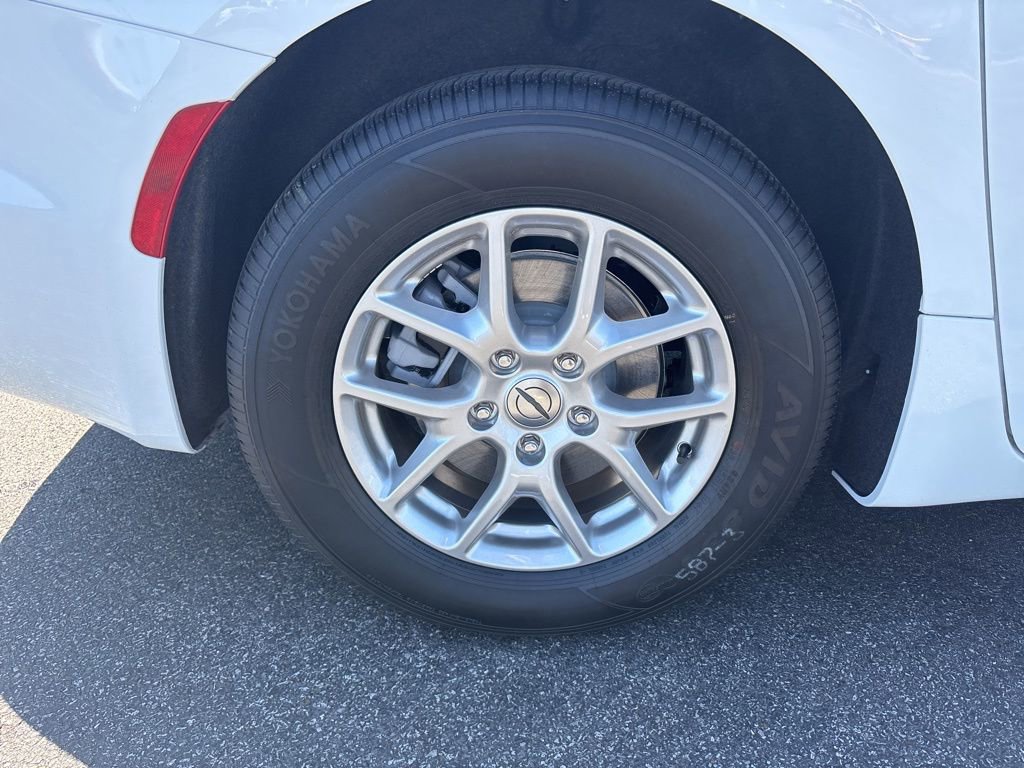 New 2025 Chrysler Pacifica Select image 30