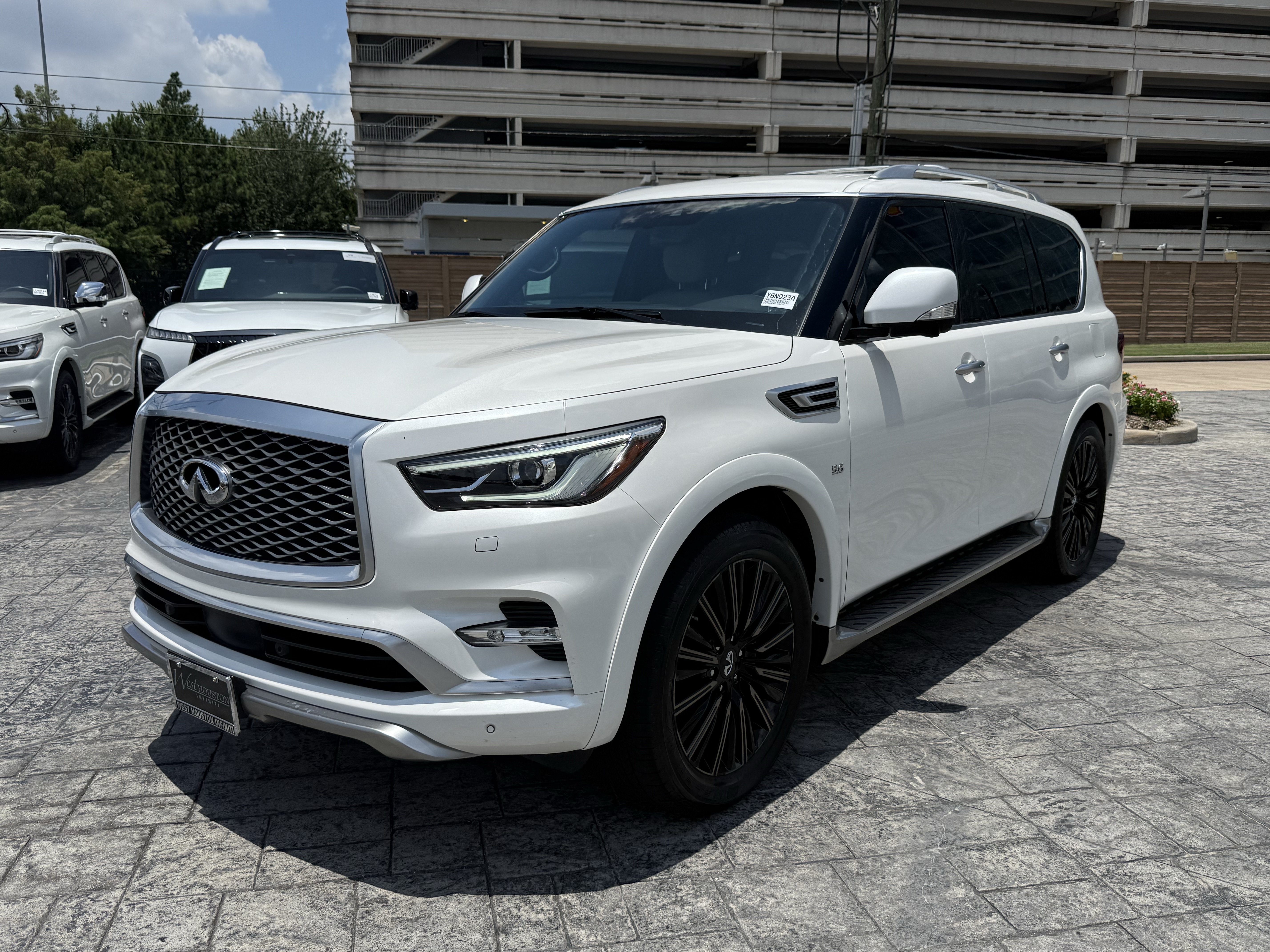 Used 2020 INFINITI QX80 Limited w/ All-Season Package AWD/4WD image 3