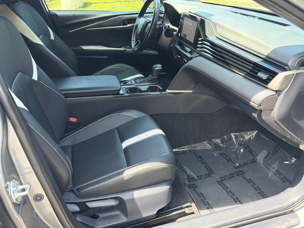 Used 2025 Toyota Camry SE w/ Convenience Package FWD image 9