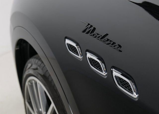 Used 2022 Maserati Levante Modena image 28