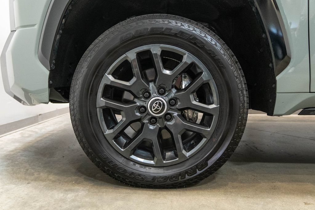 Used 2024 Toyota Tundra Platinum AWD/4WD image 11