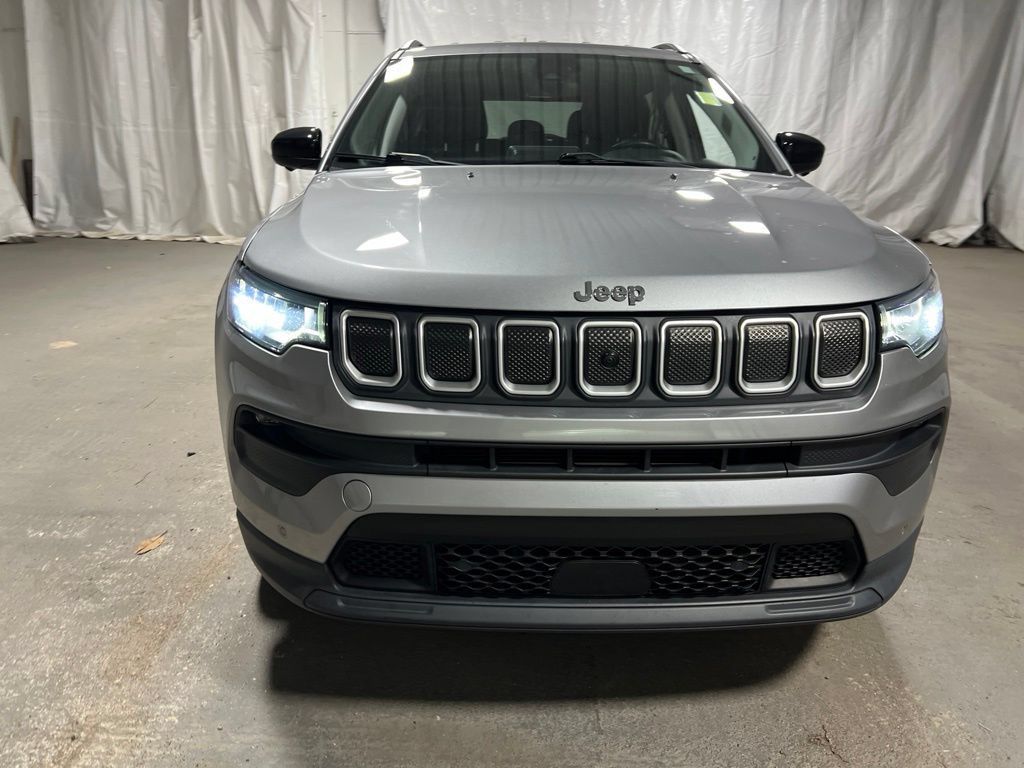 Used 2022 Jeep Compass Latitude w/ Convenience Group FWD image 2