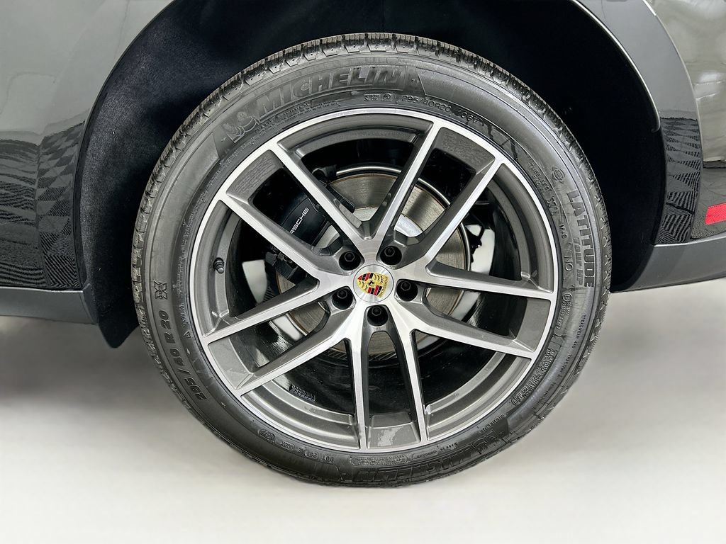 Used 2026 Porsche Macan AWD/4WD image 32