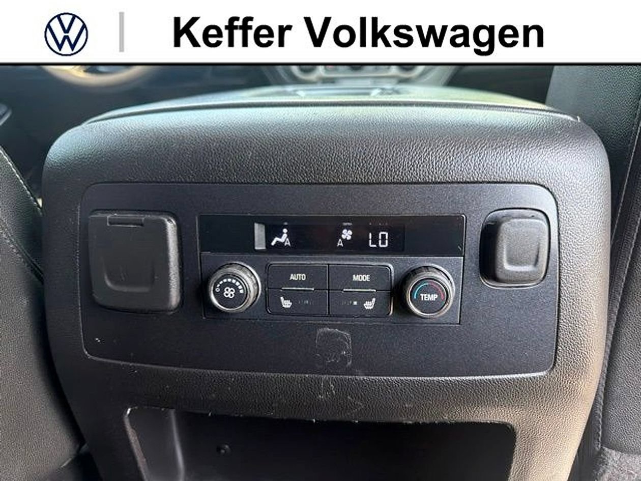 Used 2020 GMC Yukon SLT AWD/4WD image 32