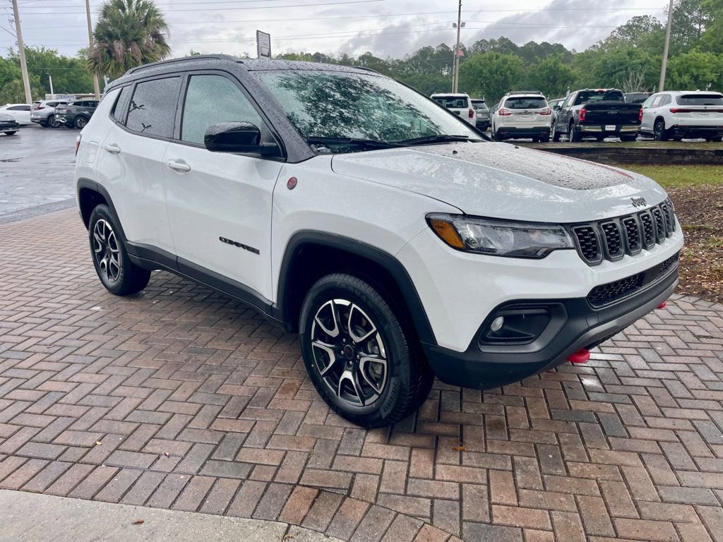 Used 2025 Jeep Compass Trailhawk image 8