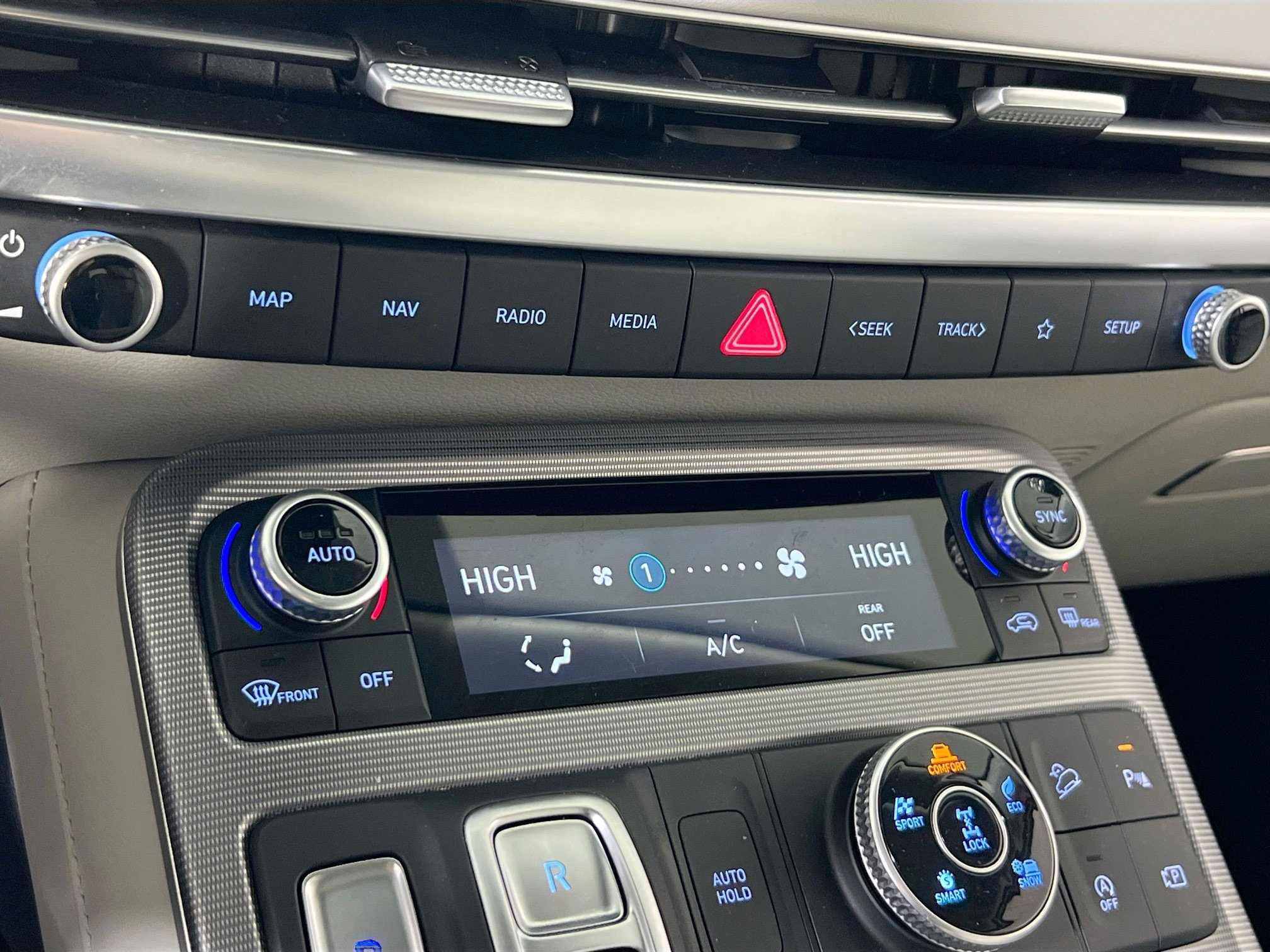 Used 2023 Hyundai Palisade Calligraphy image 16