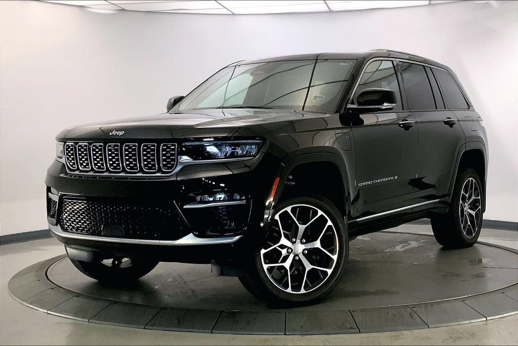Used 2022 Jeep Grand Cherokee Summit AWD/4WD image 11