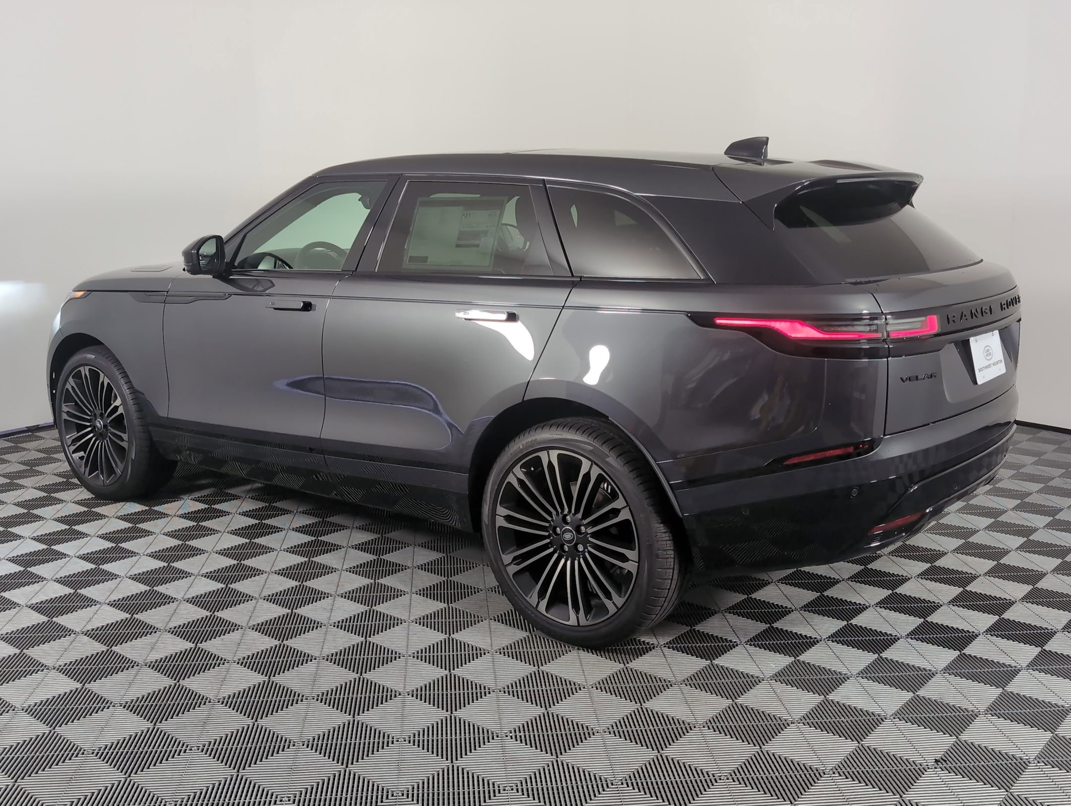 Used 2026 Land Rover Range Rover Velar Dynamic SE image 3