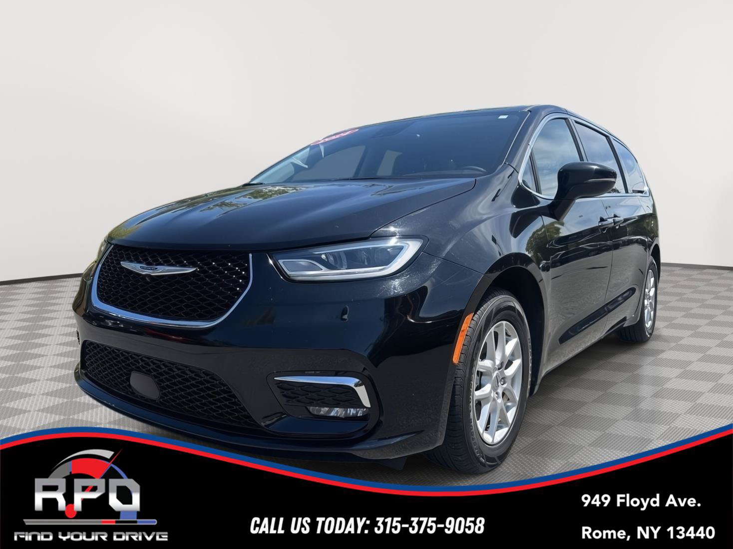 Used 2024 Chrysler Pacifica Touring-L
