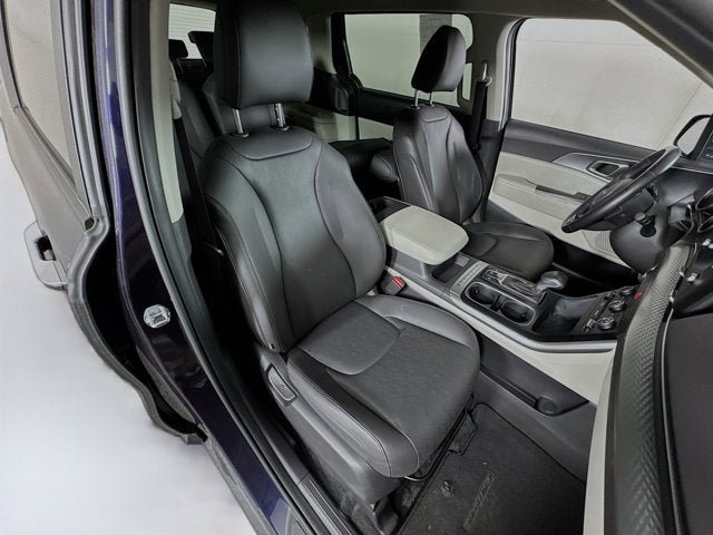 Used 2024 Kia Carnival LX FWD image 28