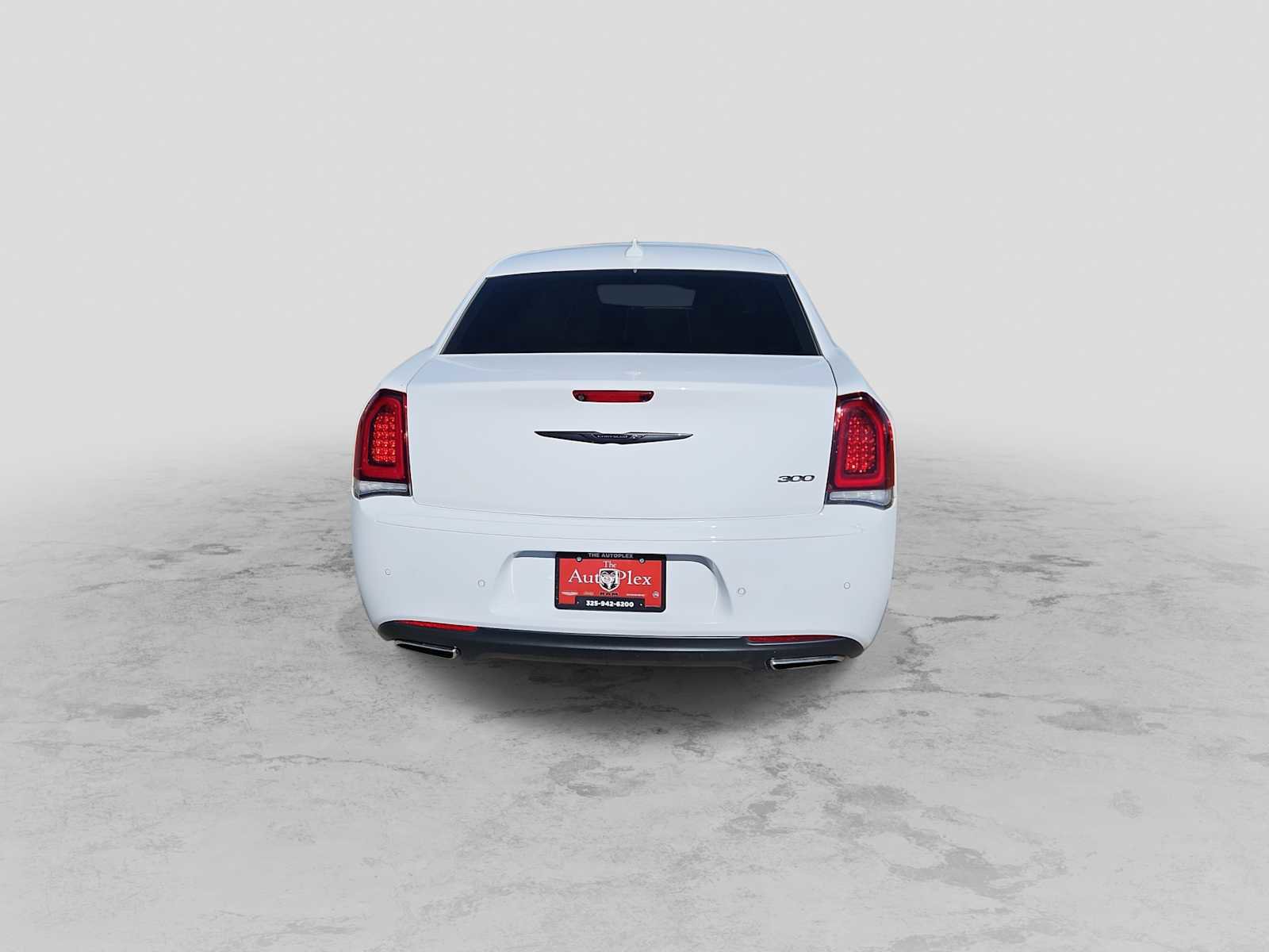 Used 2022 Chrysler 300 Touring L image 7