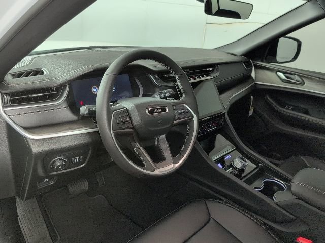New 2025 Jeep Grand Cherokee L Limited w/ Black Appearance Package image 9