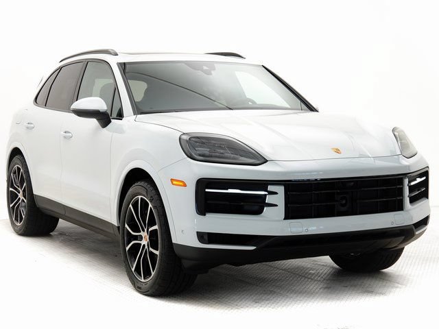 Certified 2025 Porsche Cayenne AWD/4WD image 31