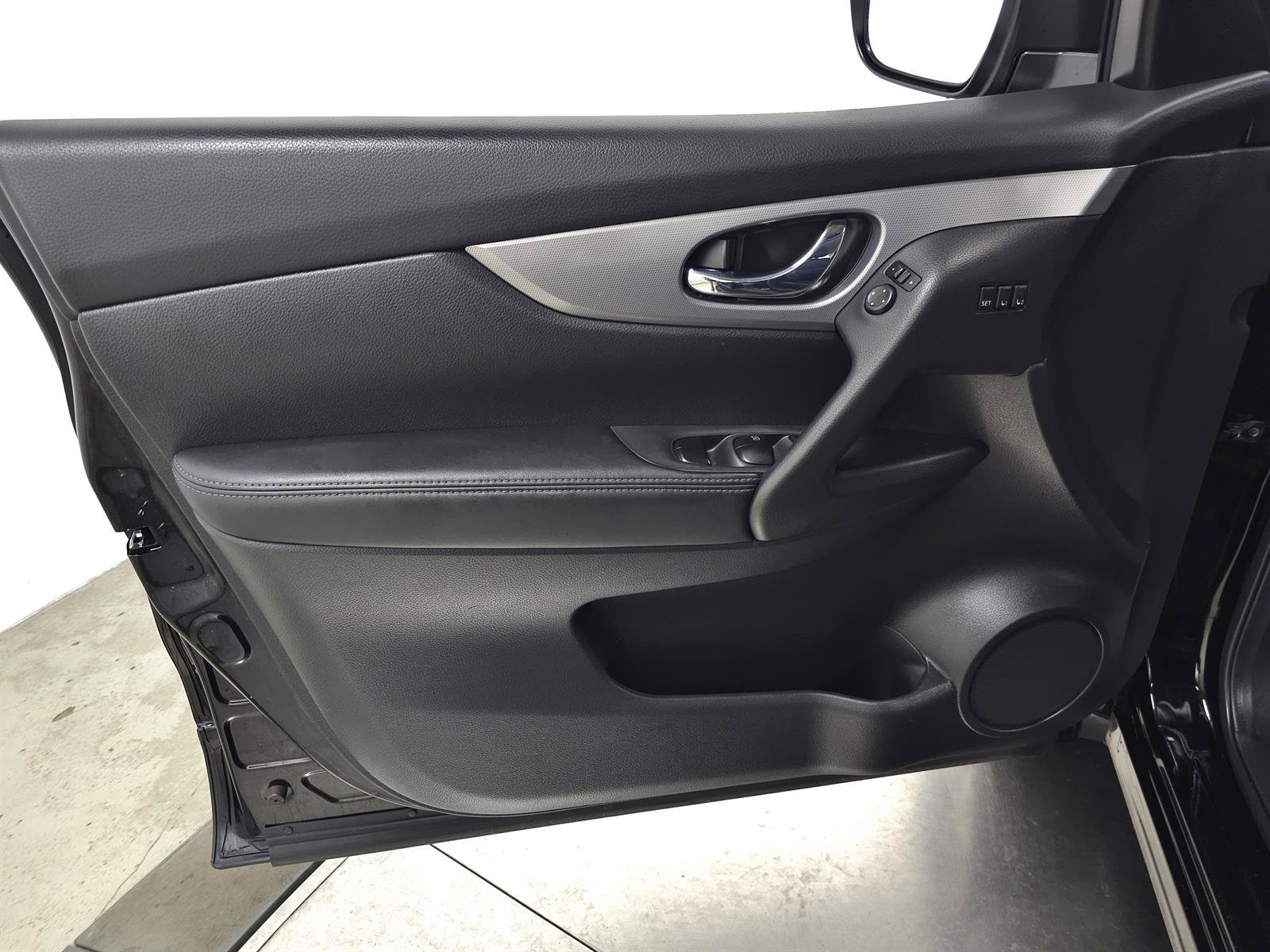 Used 2020 Nissan Rogue Sport SL w/ Premium Package AWD/4WD image 13