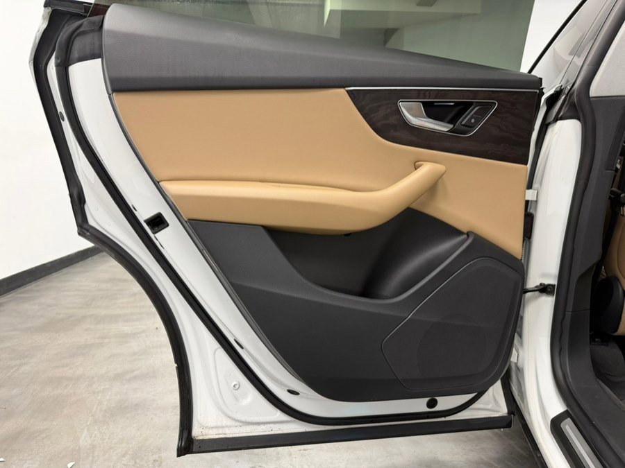 Used 2019 Audi Q8 Premium w/ Convenience Package image 28