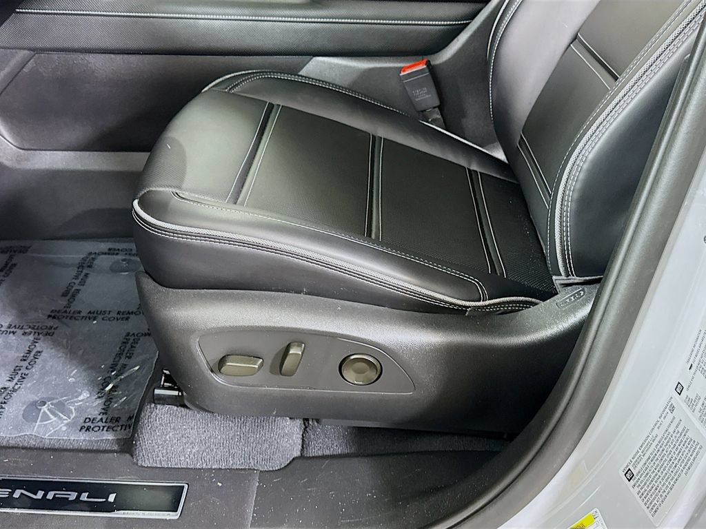 Used 2024 GMC Sierra EV Denali AWD/4WD image 25