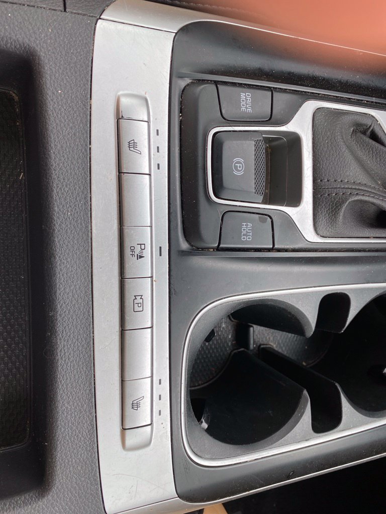 Certified 2024 Kia Carnival LX FWD image 19
