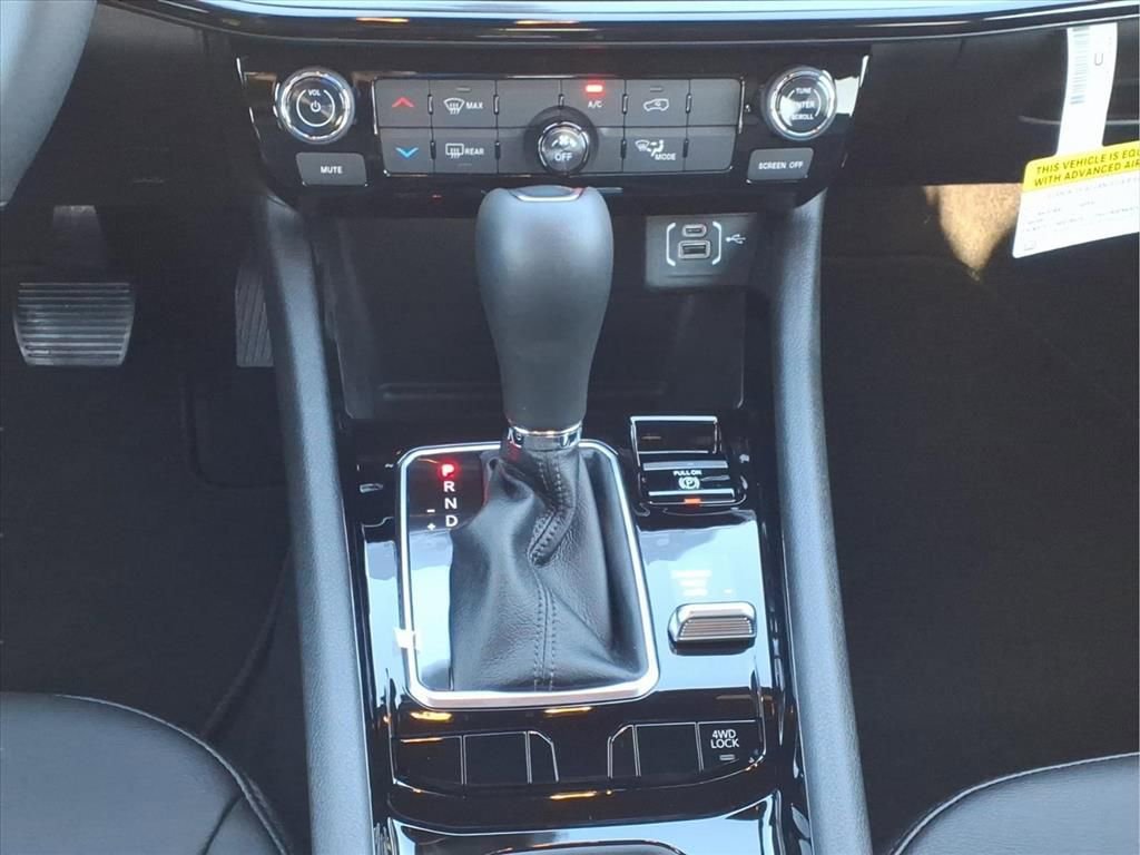 New 2026 Jeep Compass Latitude image 13