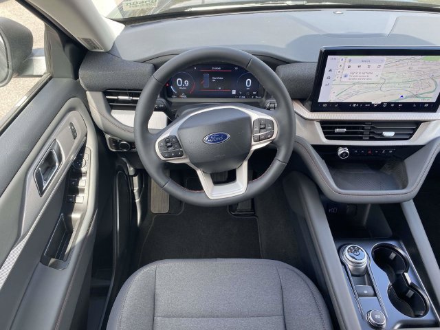 New 2026 Ford Explorer Active RWD image 4