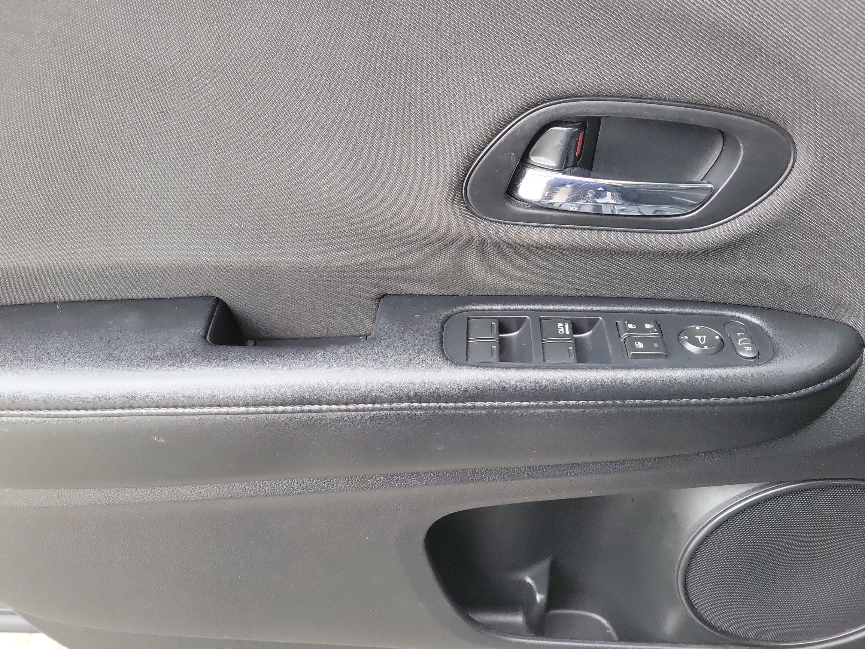 Used 2019 Honda HR-V LX image 21