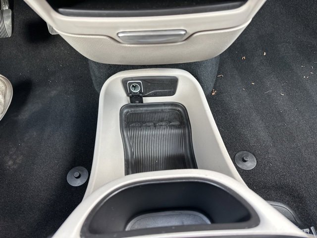 Used 2024 Chrysler Pacifica Touring-L image 28