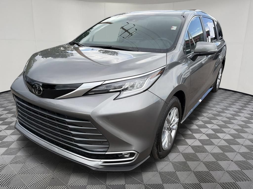 Used 2026 Toyota Sienna Limited FWD image 3